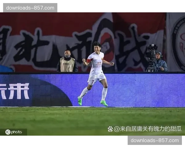 中超揭幕战半场：上海海港1-0领先成都蓉城，武磊头球破门