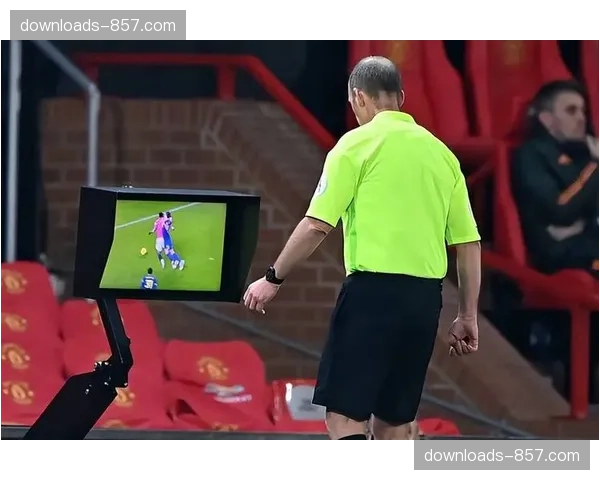 实时：VAR长时间复核后取消水晶宫点球，主帅在边线激烈抗议